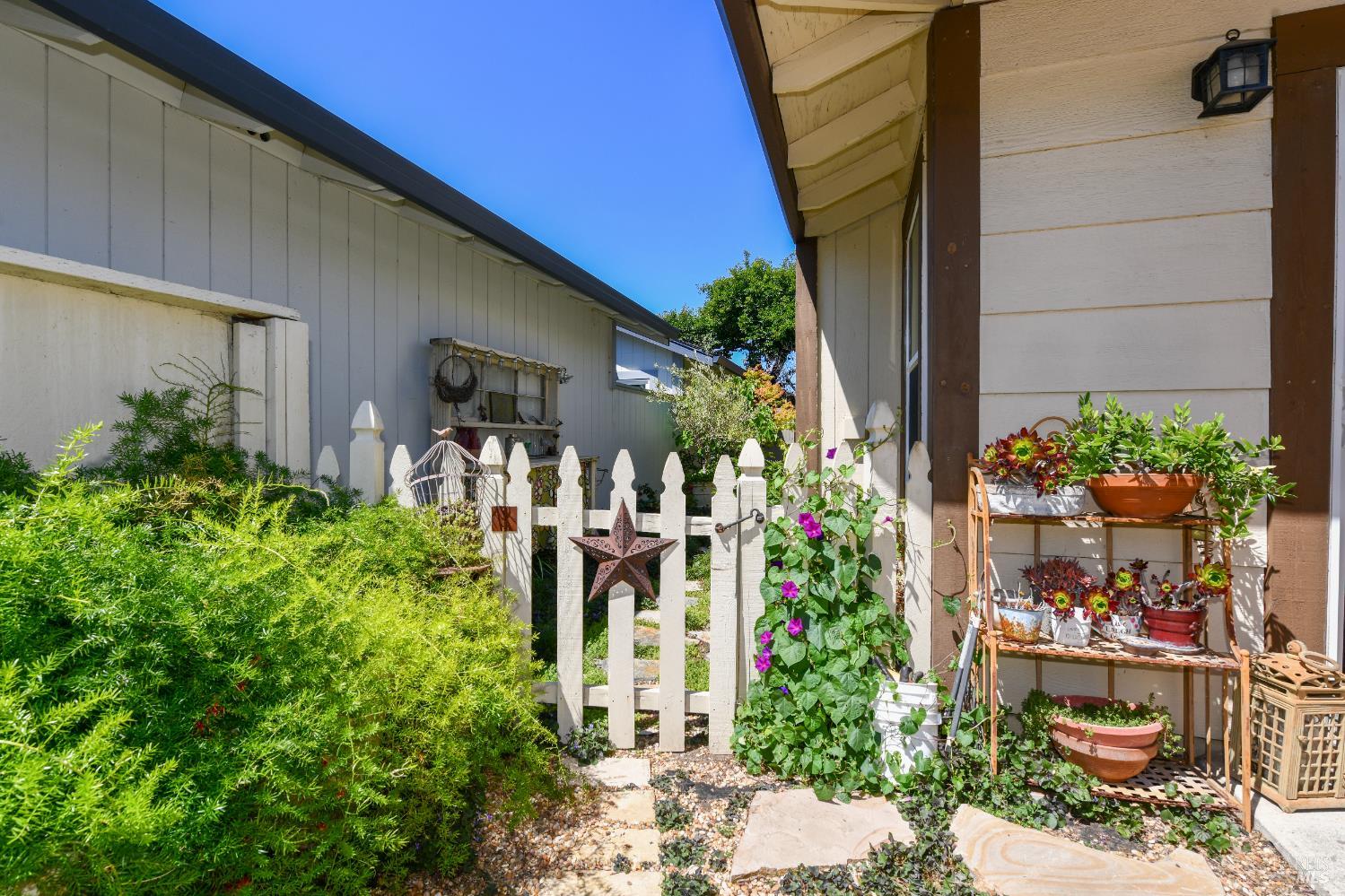 1907 Genoa Place Santa Rosa CA 95403