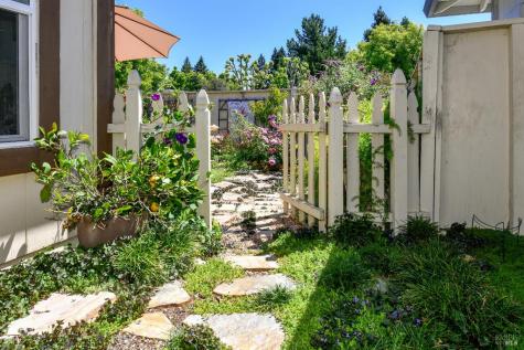 1907 Genoa Place Santa Rosa CA 95403