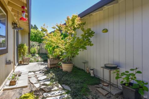 1907 Genoa Place Santa Rosa CA 95403
