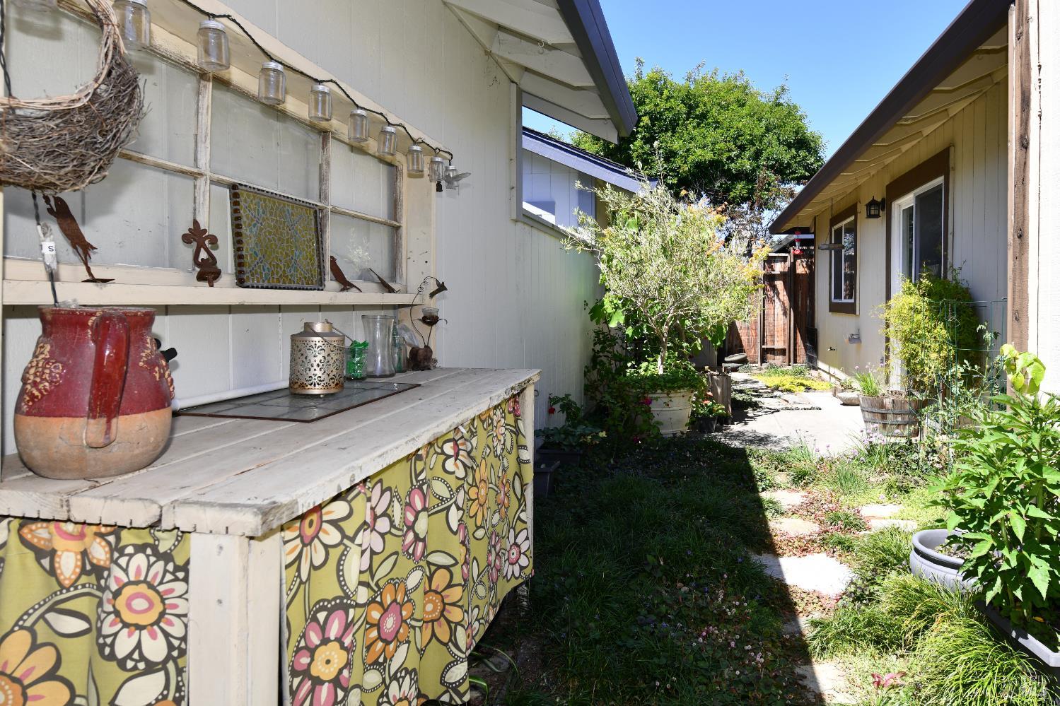 1907 Genoa Place Santa Rosa CA 95403