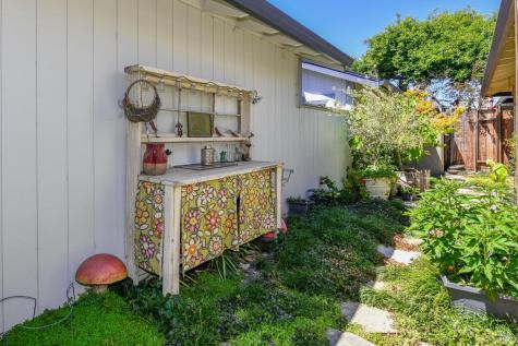 1907 Genoa Place Santa Rosa CA 95403