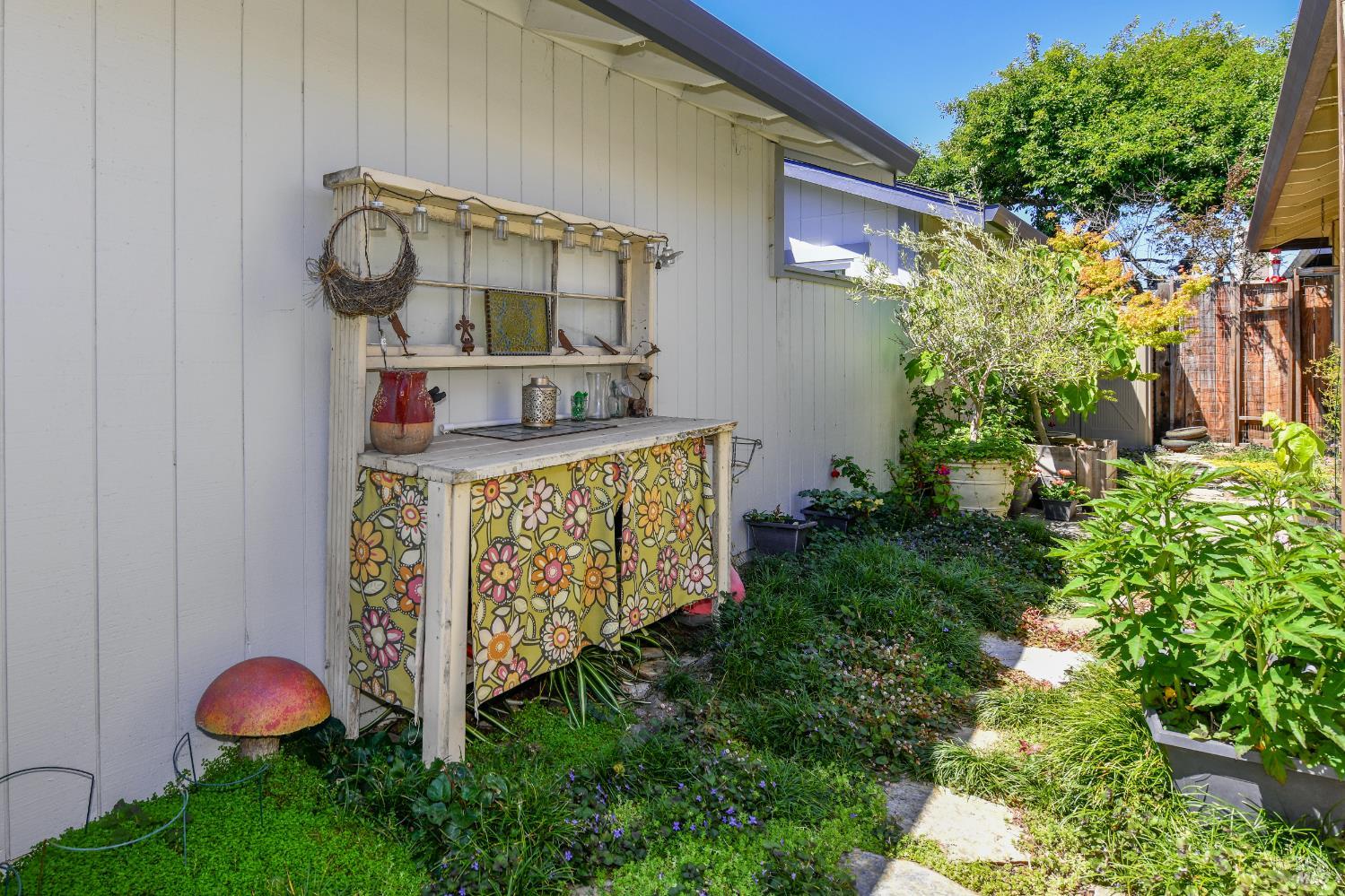 1907 Genoa Place Santa Rosa CA 95403