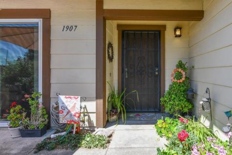 1907 Genoa Place Santa Rosa CA 95403