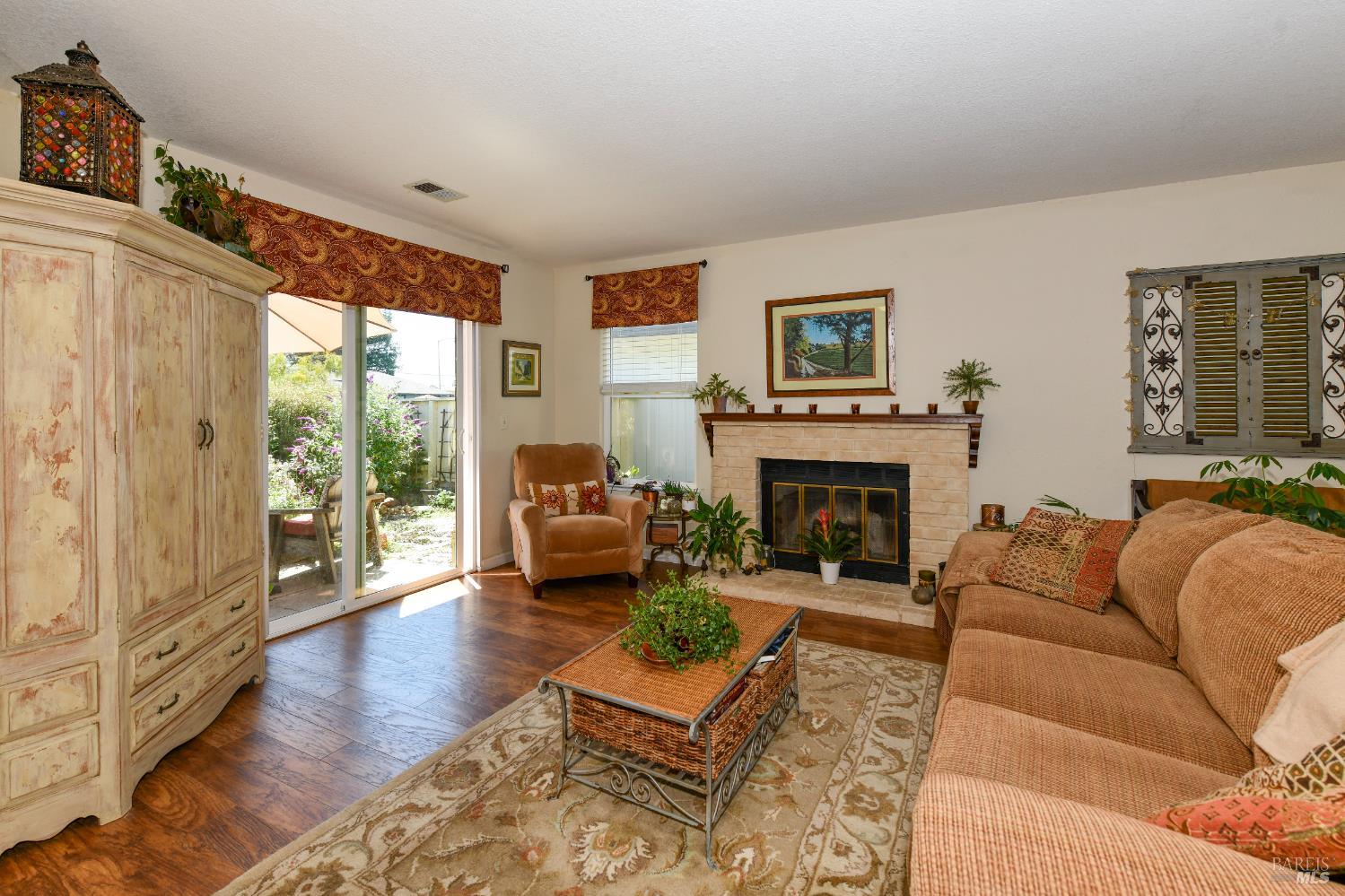 1907 Genoa Place Santa Rosa CA 95403
