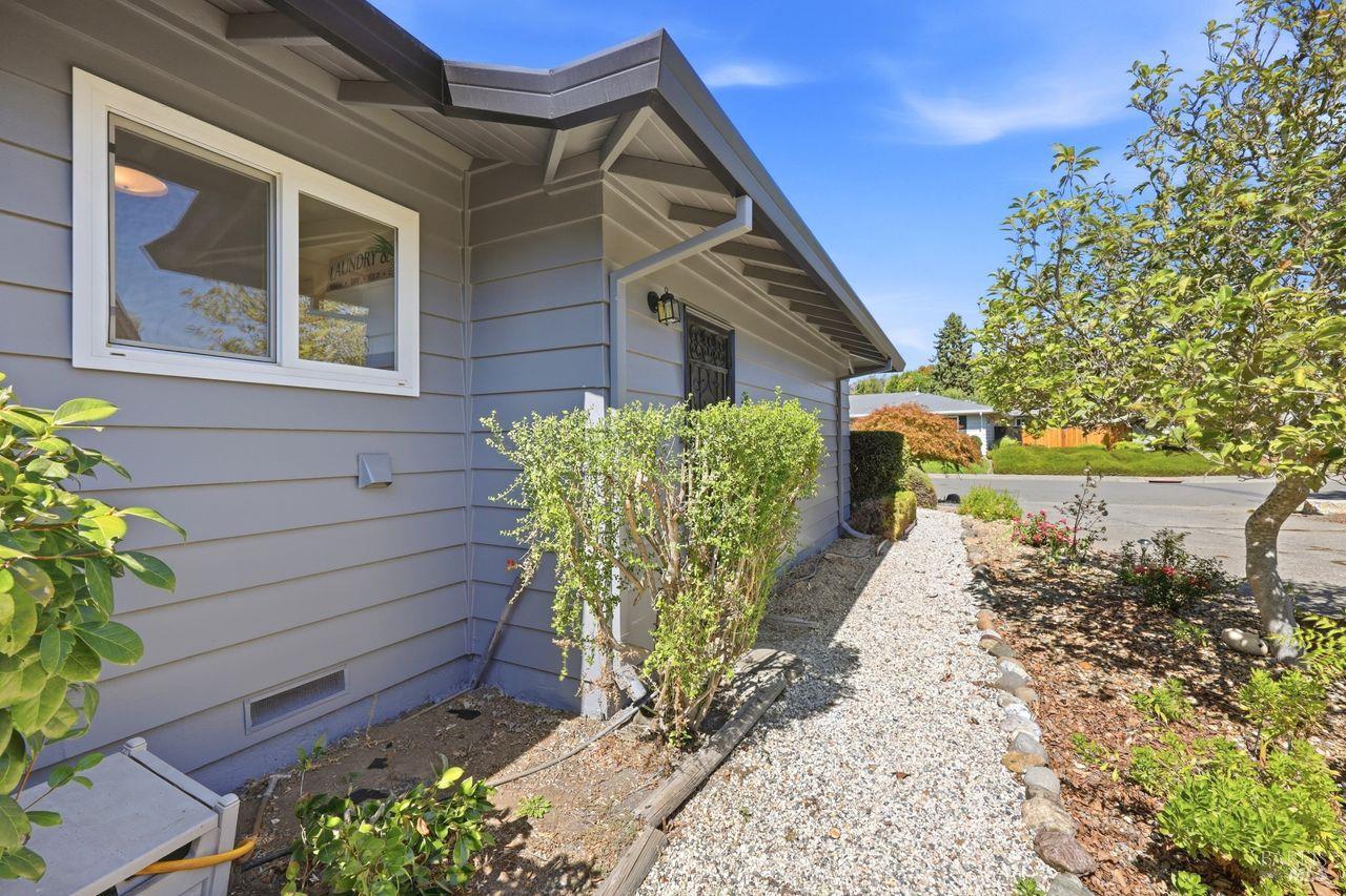 283 Belhaven Circle Santa Rosa CA 95409
