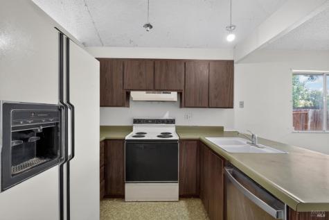 1079 Camino Coronado Rohnert Park CA 94928