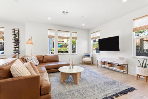 547 Sapphire Street Petaluma CA 94952