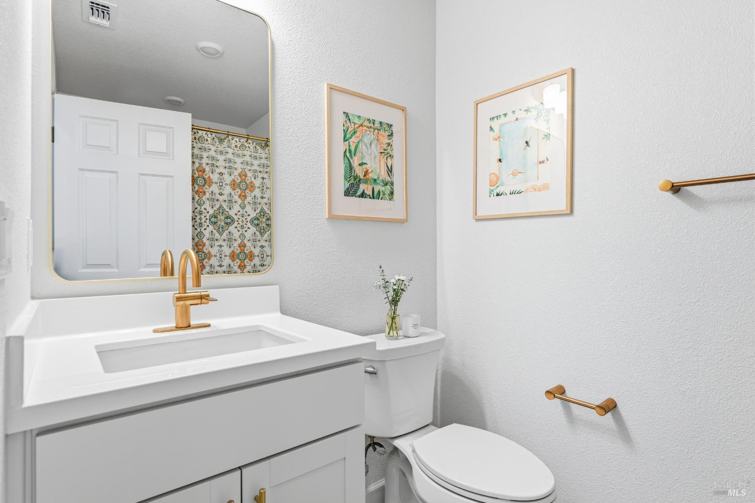 547 Sapphire Street Petaluma CA 94952