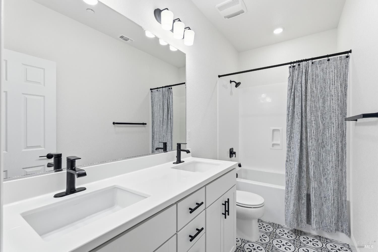 547 Sapphire Street Petaluma CA 94952