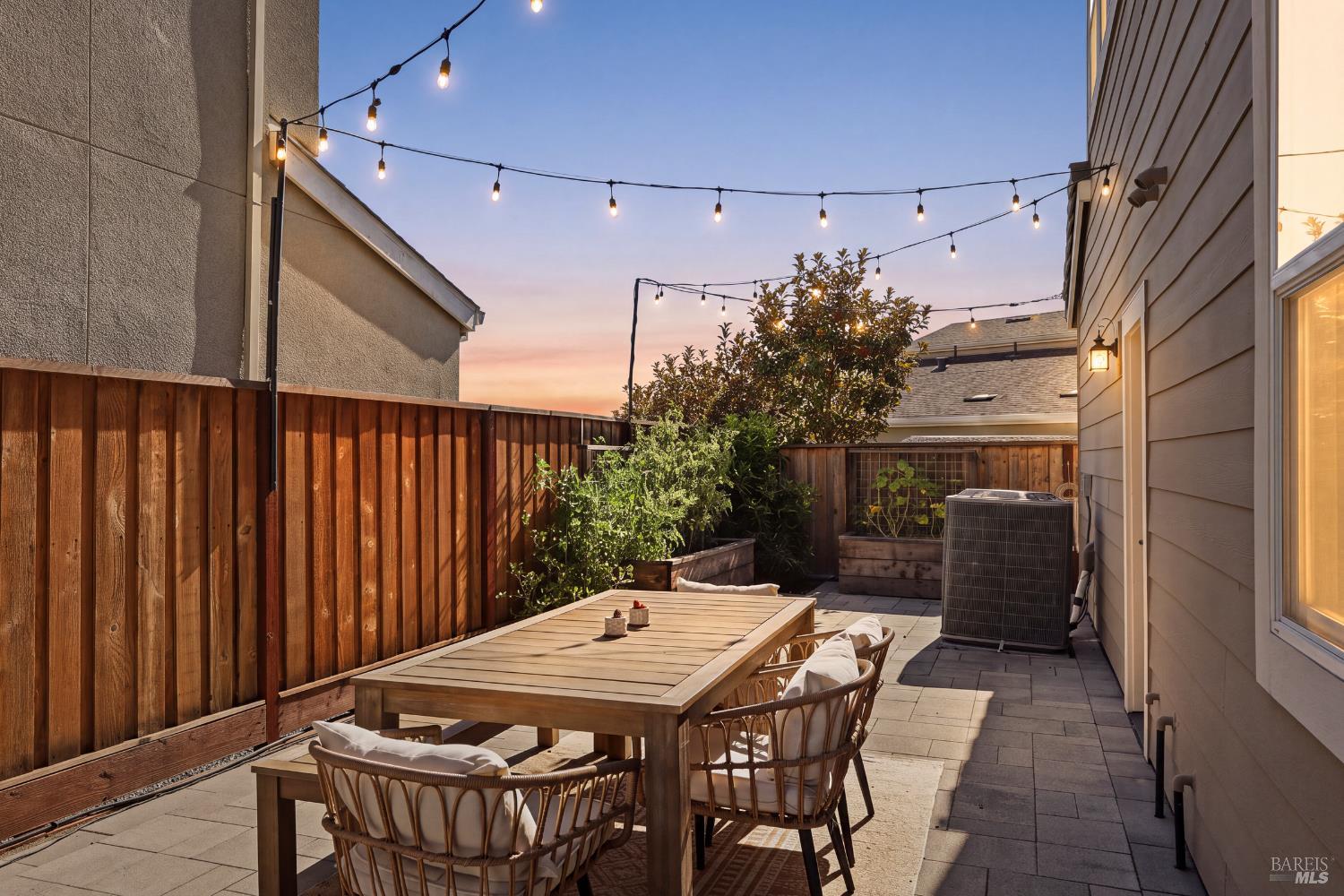 547 Sapphire Street Petaluma CA 94952