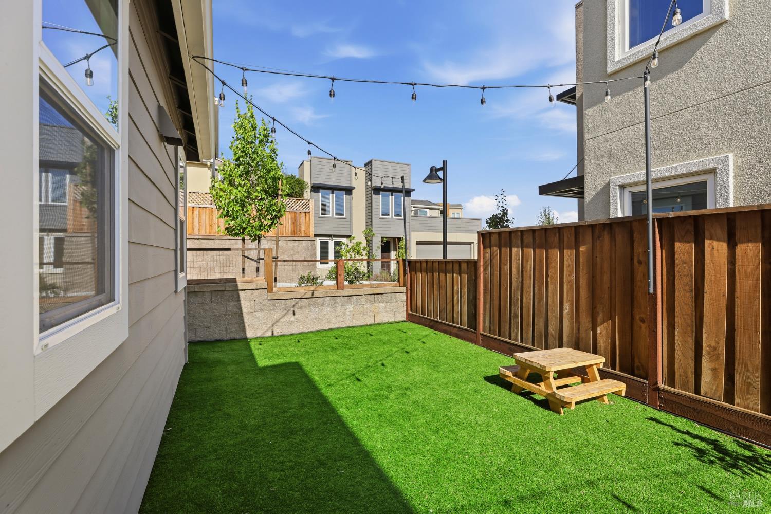 547 Sapphire Street Petaluma CA 94952