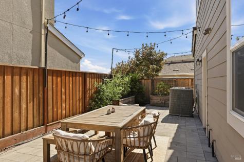 547 Sapphire Street Petaluma CA 94952
