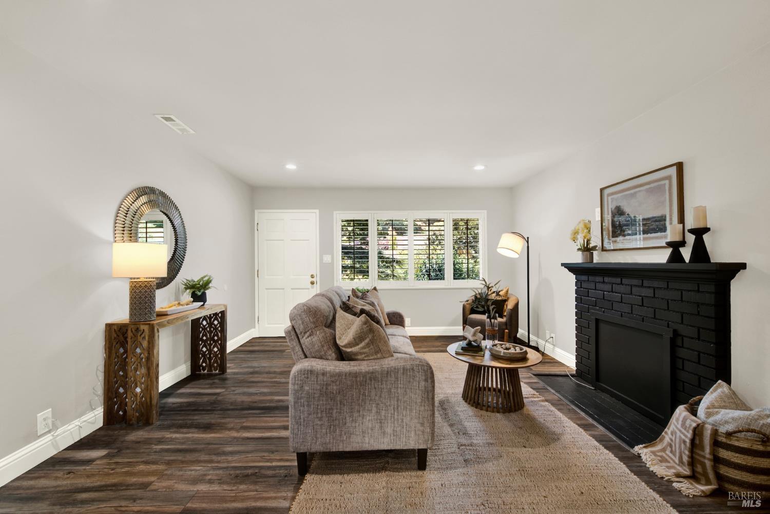 2 Rita Court Novato CA 94945