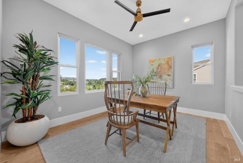 22 Oak Knoll Court Petaluma CA 94952