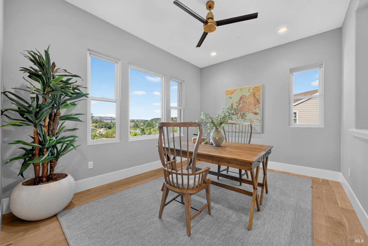 22 Oak Knoll Court Petaluma CA 94952