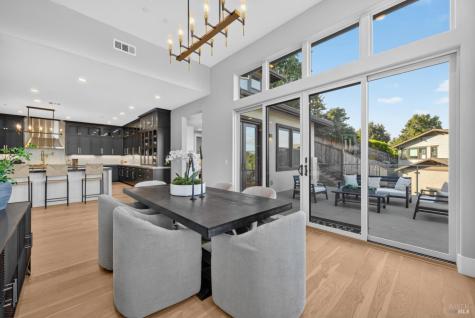 22 Oak Knoll Court Petaluma CA 94952