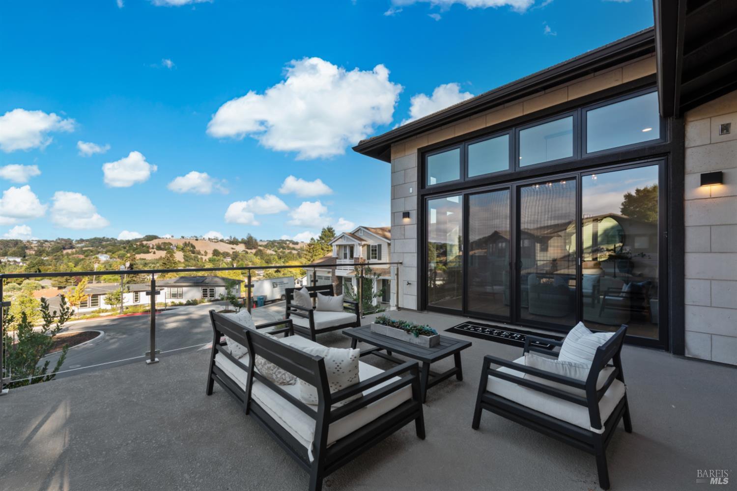 22 Oak Knoll Court Petaluma CA 94952