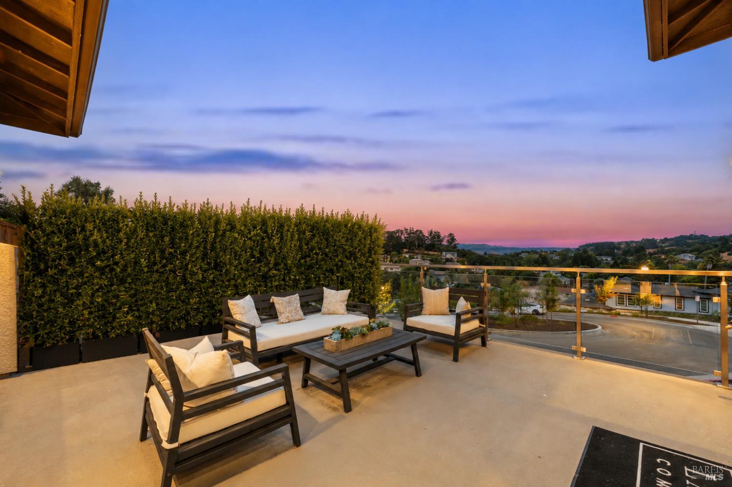 22 Oak Knoll Court Petaluma CA 94952
