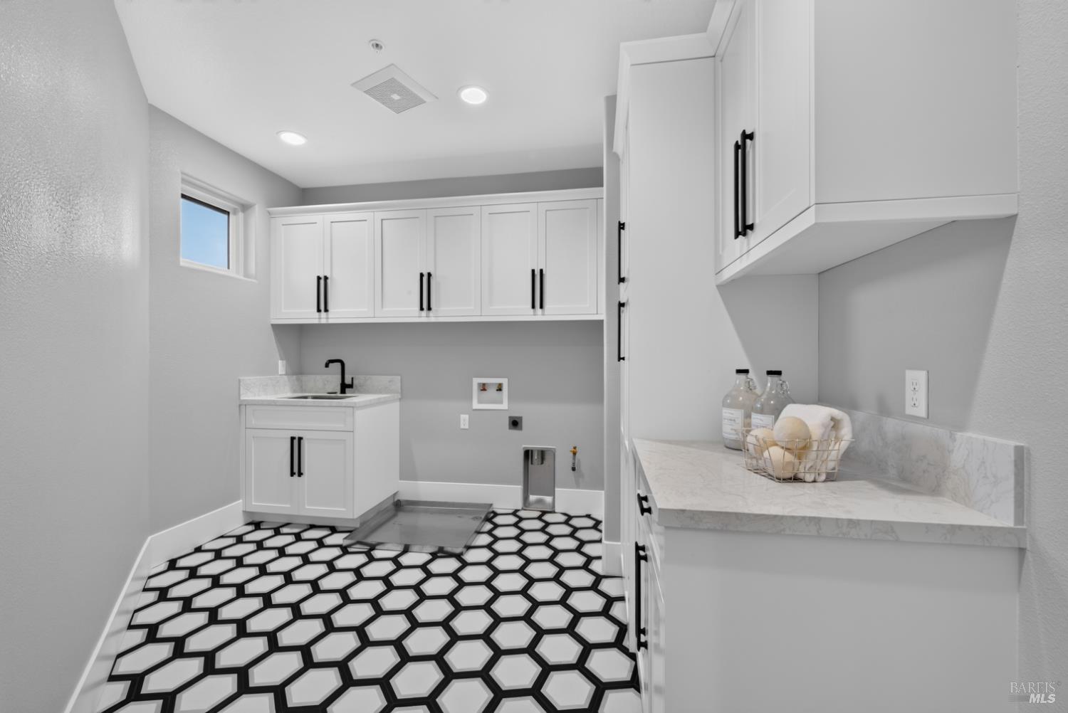 22 Oak Knoll Court Petaluma CA 94952