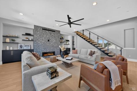 22 Oak Knoll Court Petaluma CA 94952