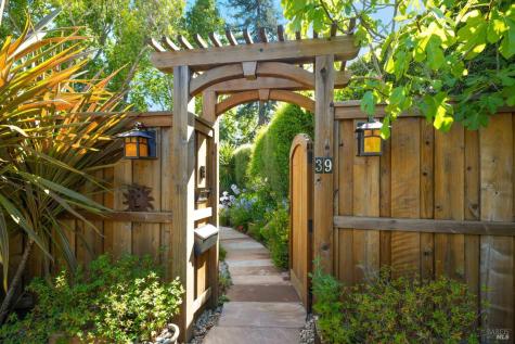 39 Orchard Way Novato CA 94947