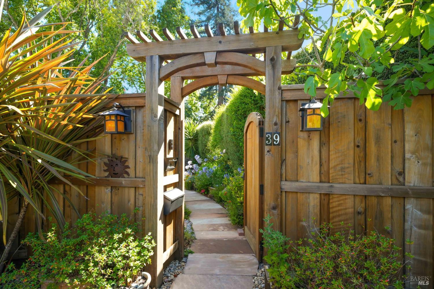 39 Orchard Way Novato CA 94947