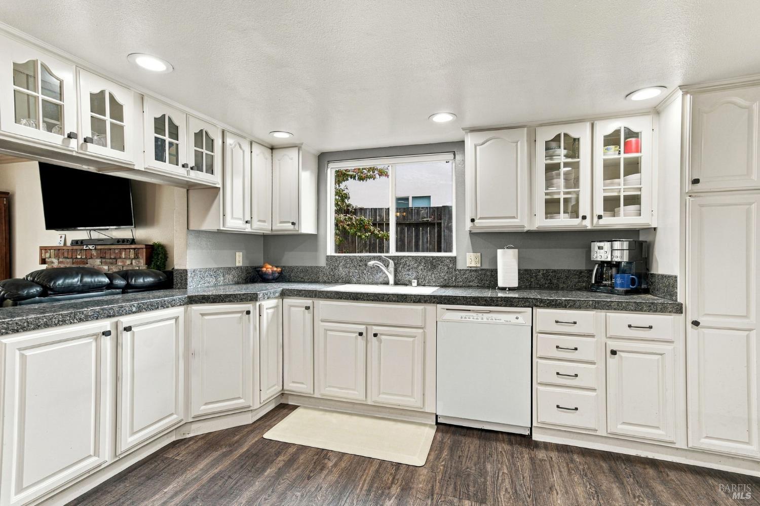 8252 Valley View Drive Sebastopol CA 95472