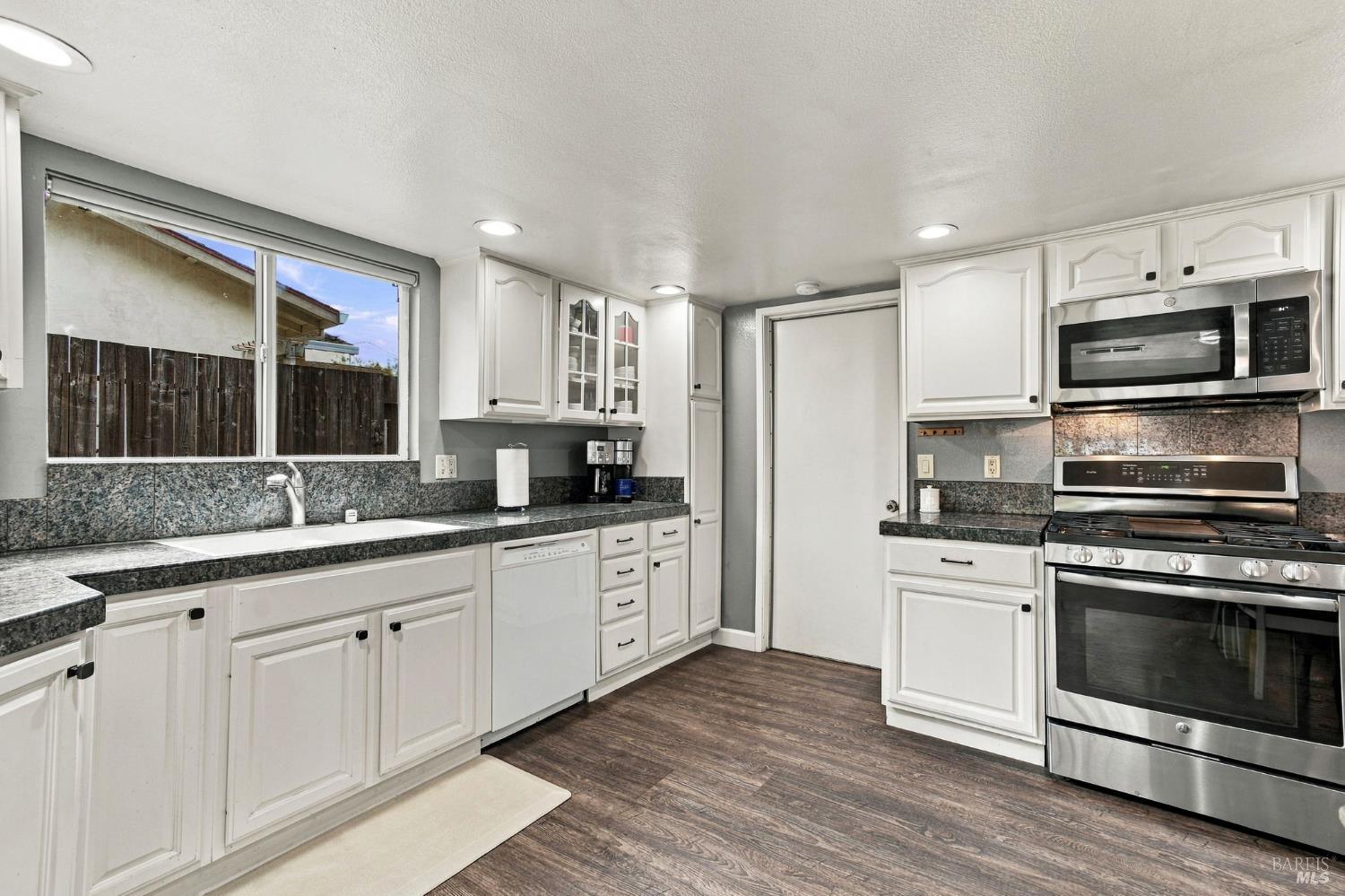 8252 Valley View Drive Sebastopol CA 95472