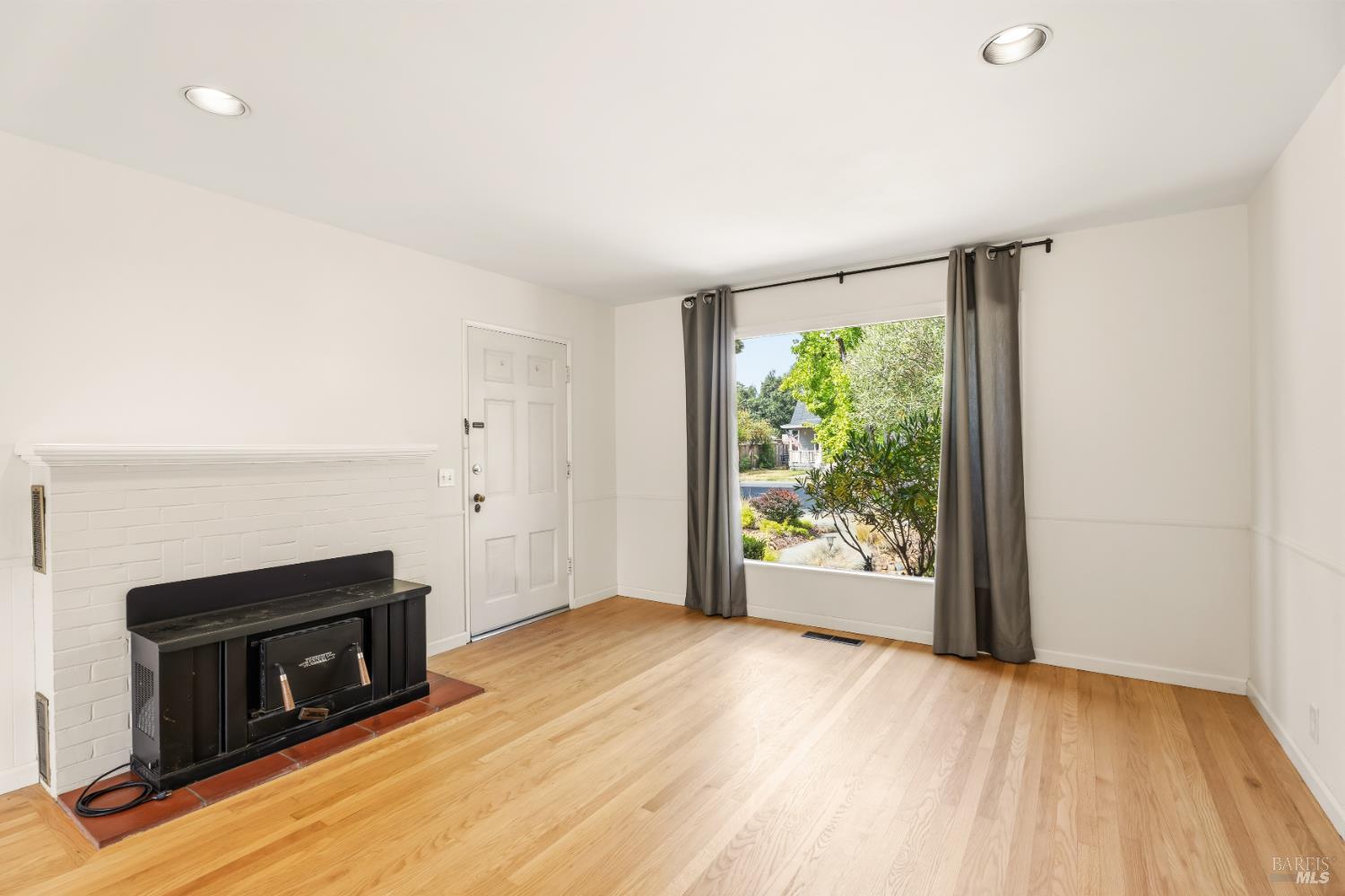 232 N Washington Street Cloverdale CA 95425