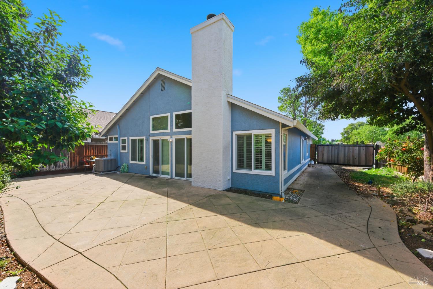 701 Oak Brook Drive Vacaville CA 95687