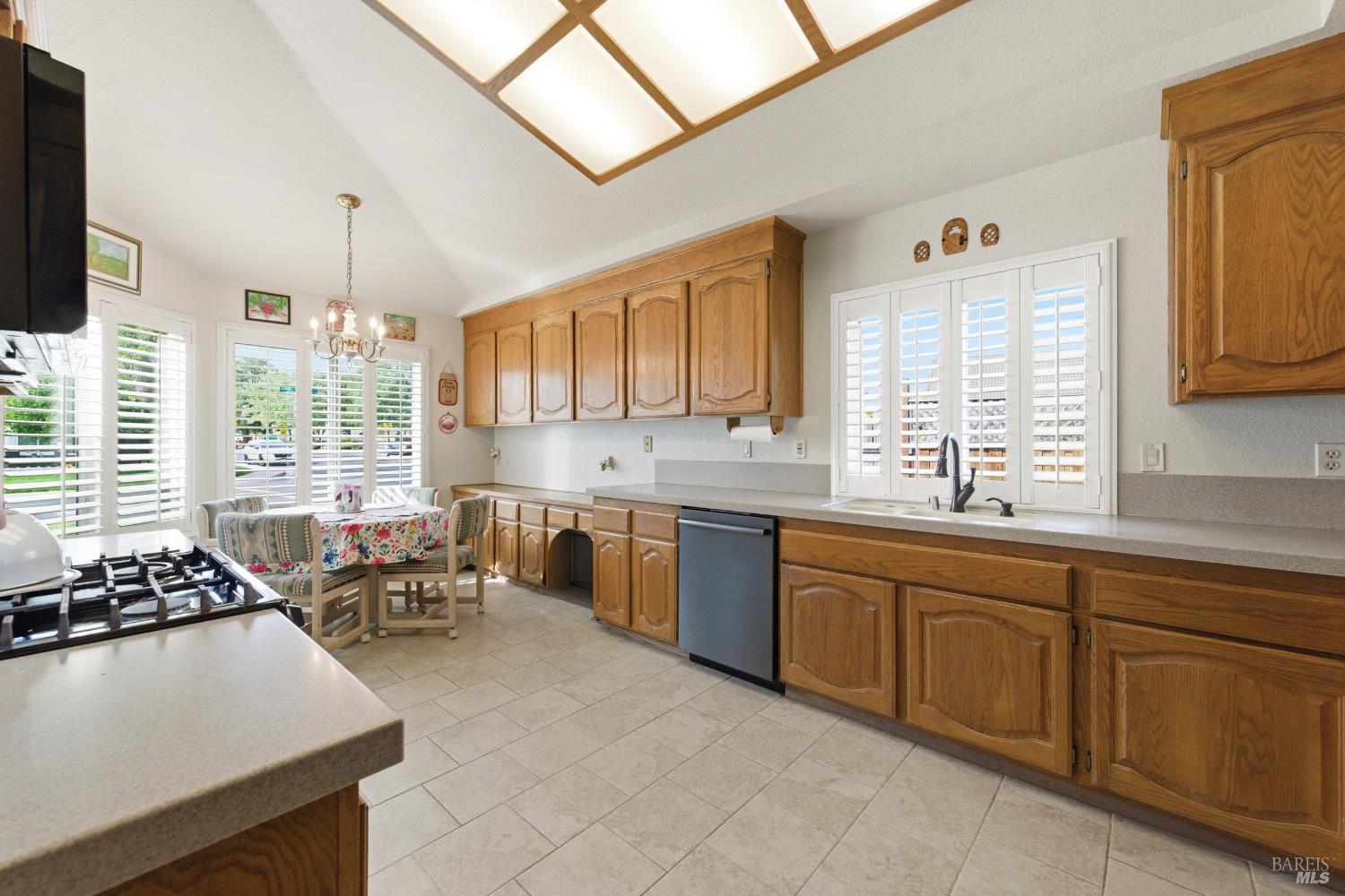 701 Oak Brook Drive Vacaville CA 95687