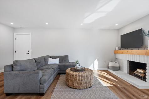 4472 Hollingsworth Circle Rohnert Park CA 94928