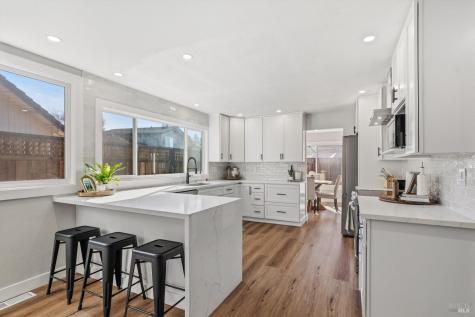 4472 Hollingsworth Circle Rohnert Park CA 94928