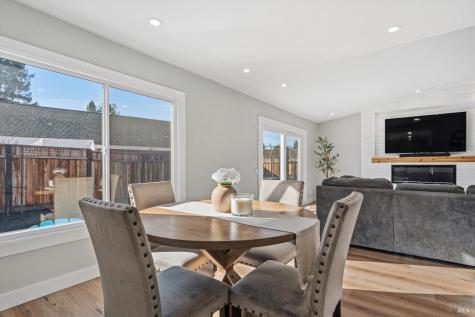 4472 Hollingsworth Circle Rohnert Park CA 94928