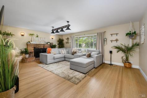 1682 Peterson Lane Santa Rosa CA 95403