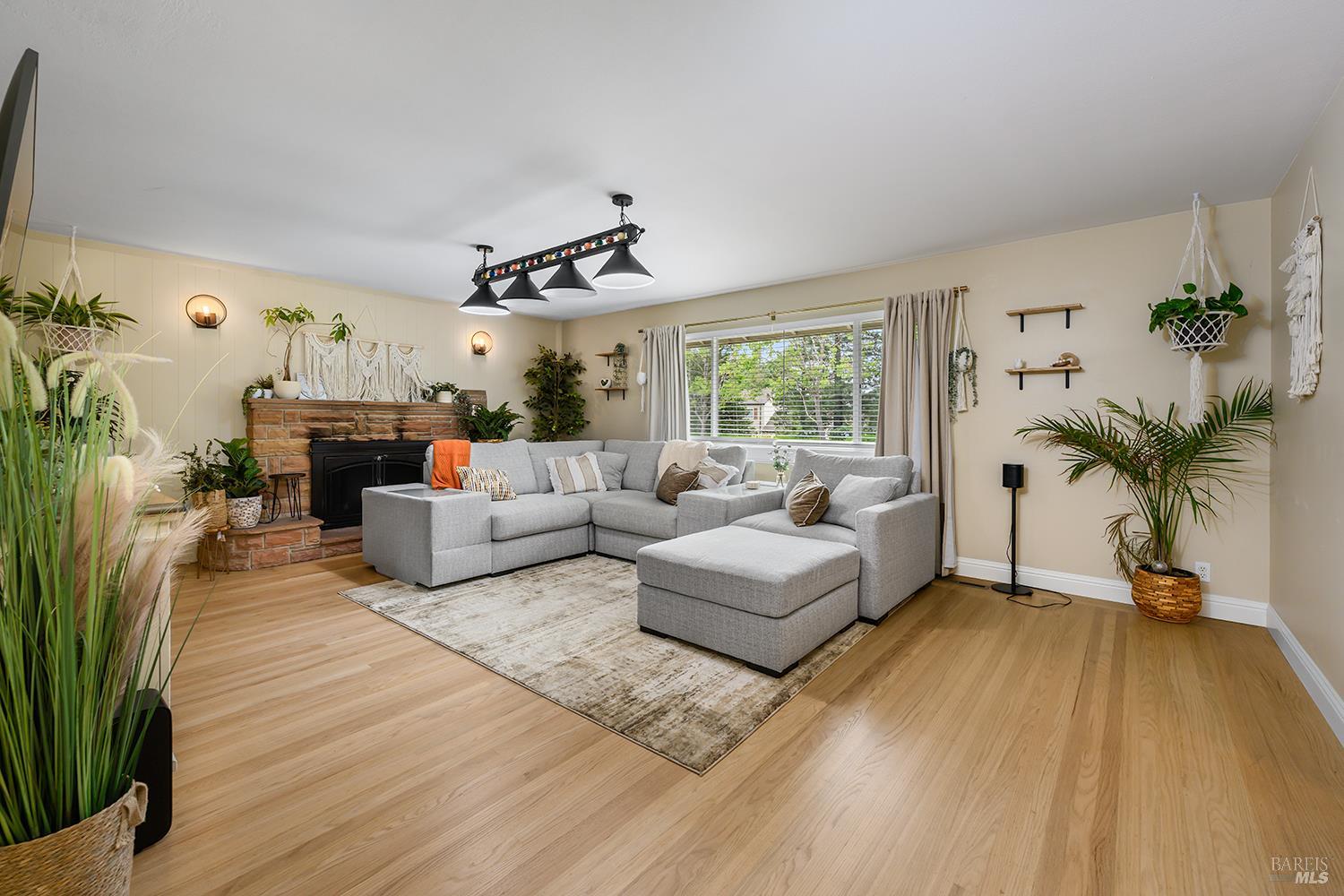 1682 Peterson Lane Santa Rosa CA 95403