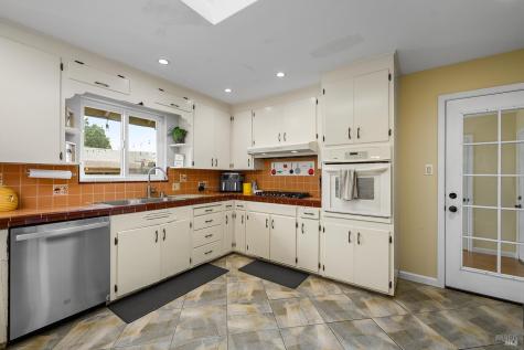 1682 Peterson Lane Santa Rosa CA 95403