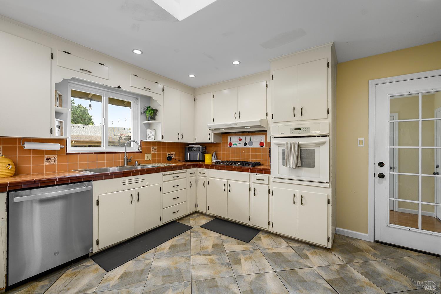 1682 Peterson Lane Santa Rosa CA 95403