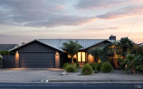 160 Montego Key Novato CA 94949