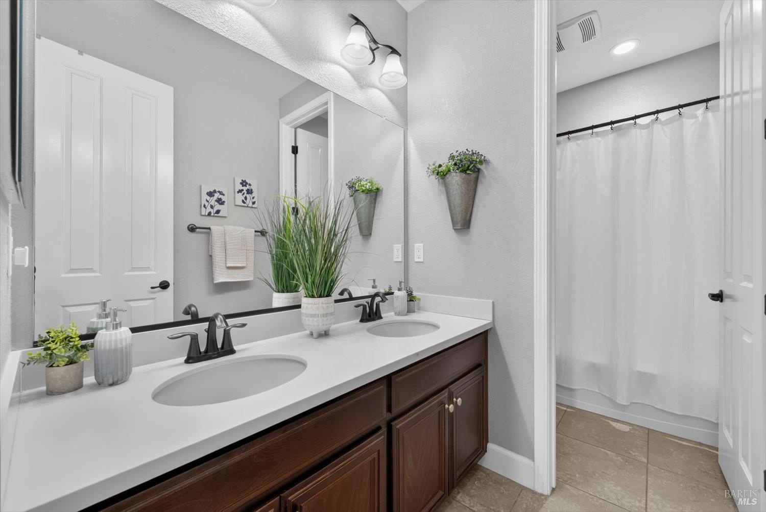 1043 Green Leaf Court Vacaville CA 95688