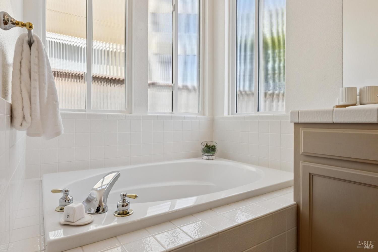 82 Maybeck Street Novato CA 94949
