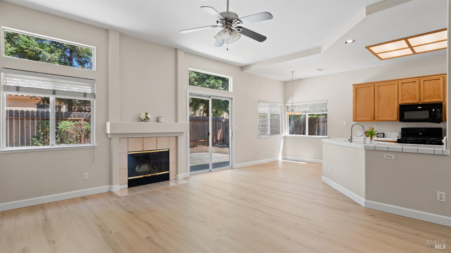 355 Sun Valley Way Vacaville CA 95688