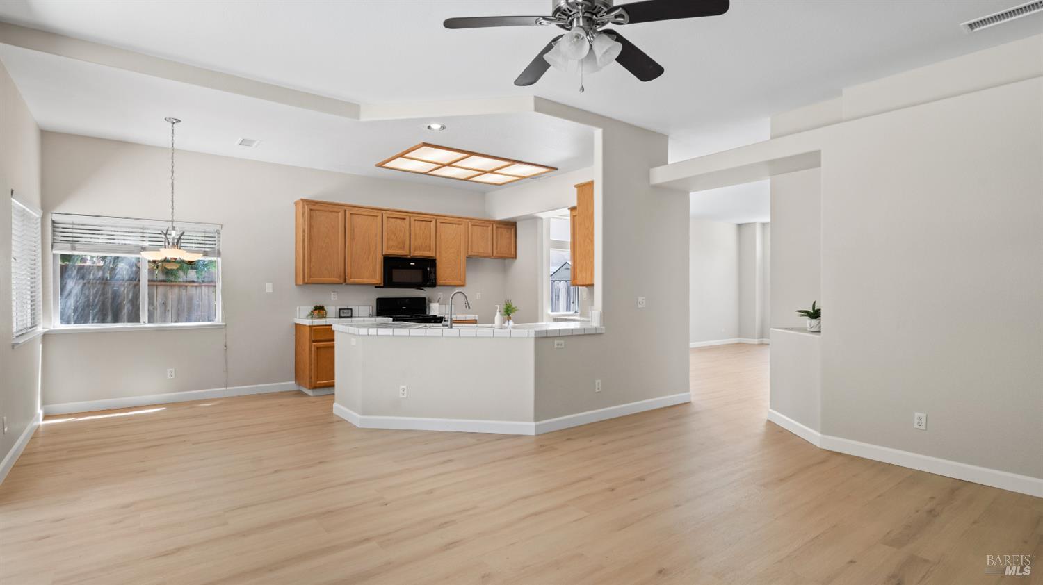 355 Sun Valley Way Vacaville CA 95688