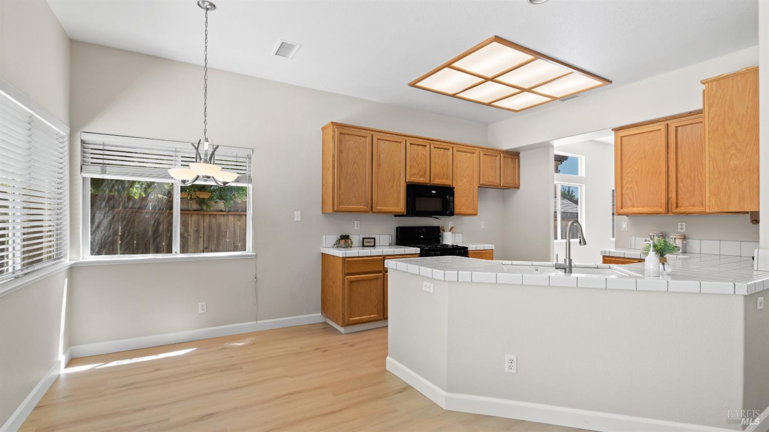 355 Sun Valley Way Vacaville CA 95688