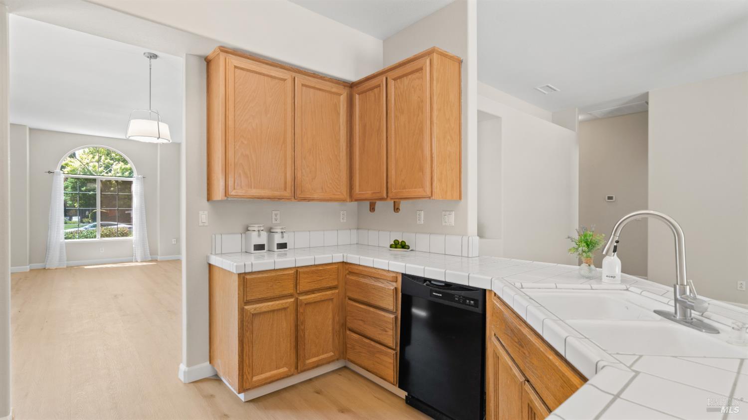 355 Sun Valley Way Vacaville CA 95688