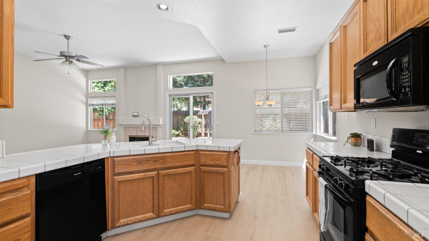 355 Sun Valley Way Vacaville CA 95688