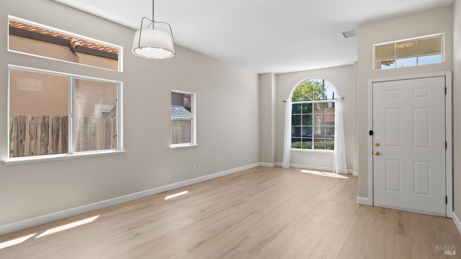 355 Sun Valley Way Vacaville CA 95688