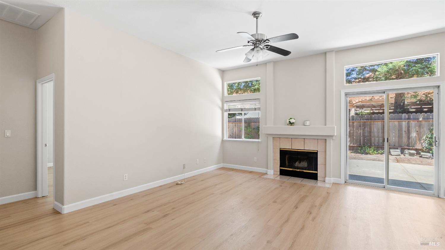 355 Sun Valley Way Vacaville CA 95688