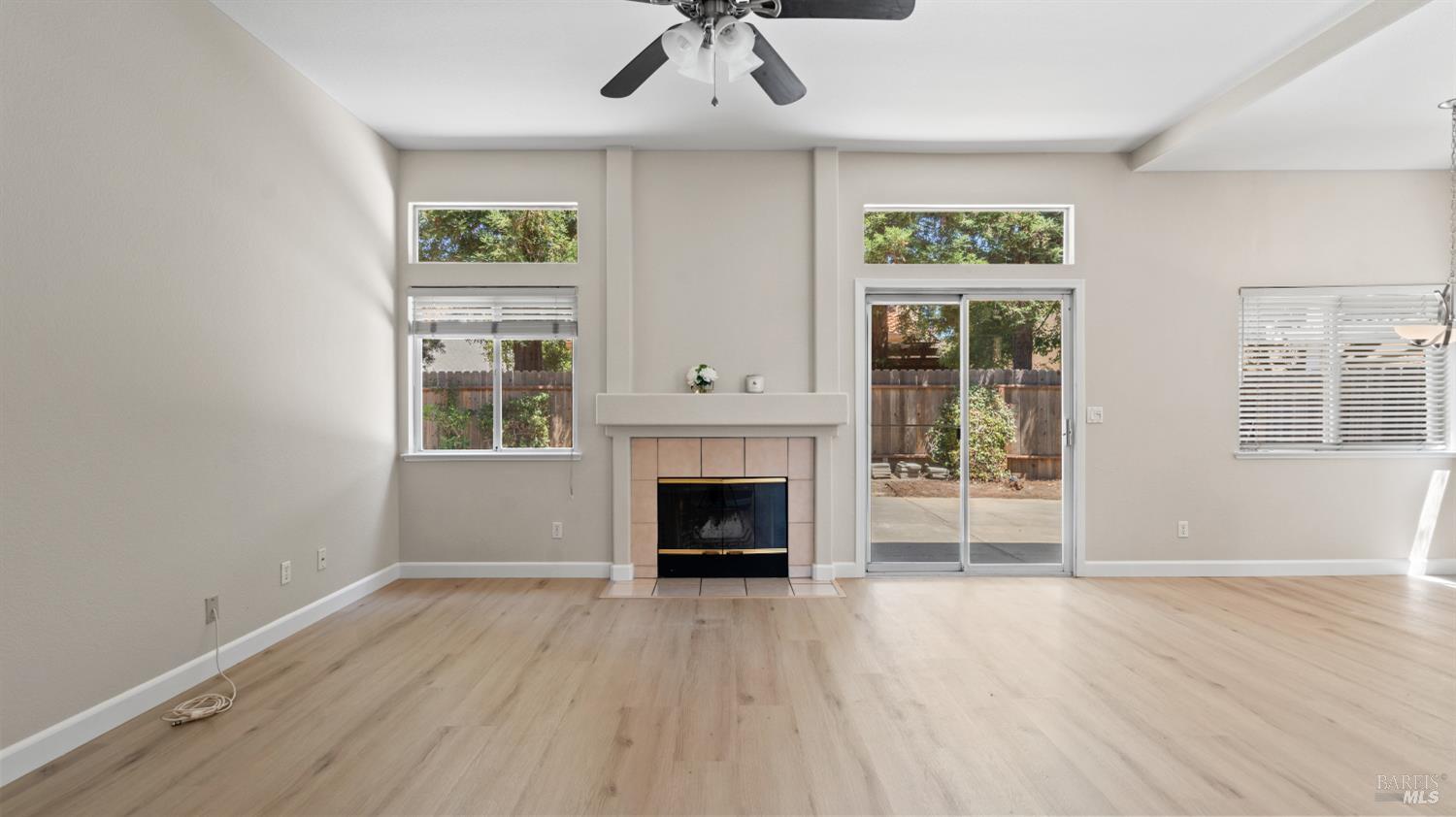 355 Sun Valley Way Vacaville CA 95688