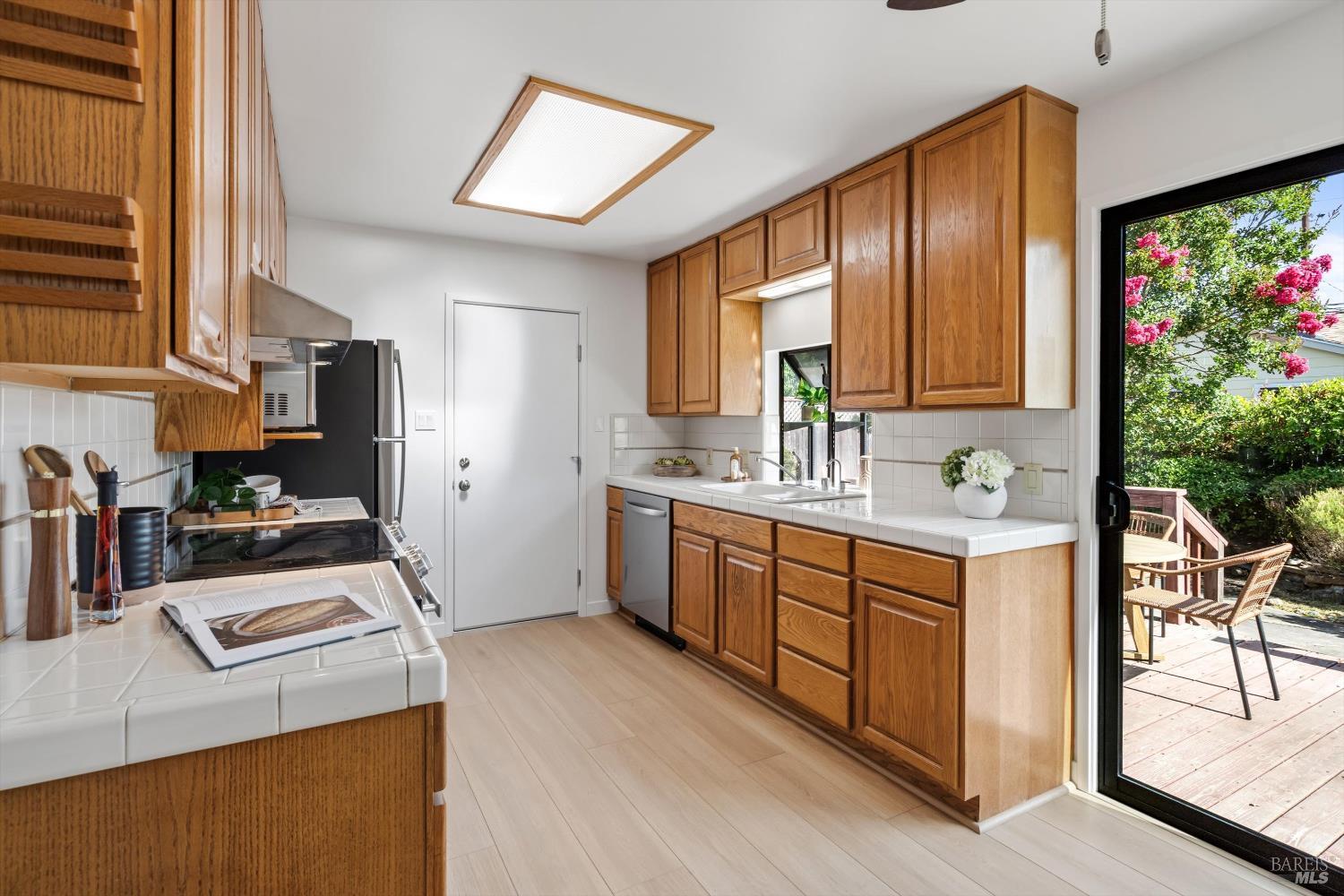 27 Rio Vista Way Petaluma CA 94952